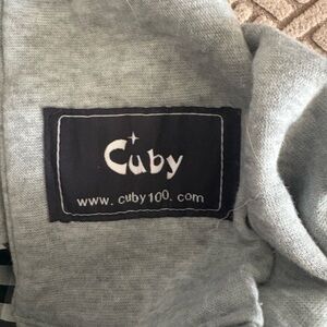 Cuby Small Pet Carrier Hoodie in Light Gray like new